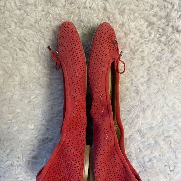 Sam Edelman leather suede lazer cut Ballet Flats slip on bow & charm accent SZ8M - Picture 5 of 8